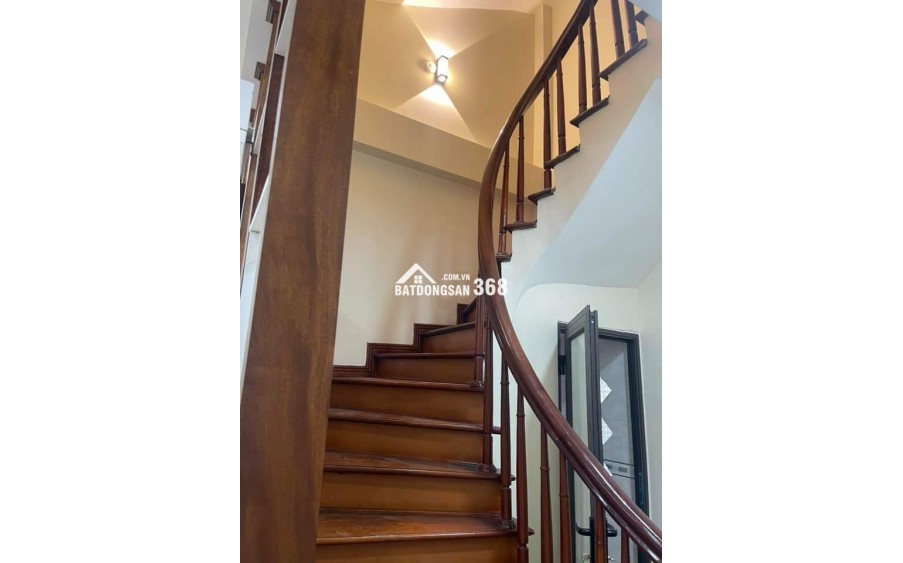 Tôi cho thuê nhà hai mặt tiền,mới, Lạc Long Quân, 99m2x 5T vỉa hè 30 Tr